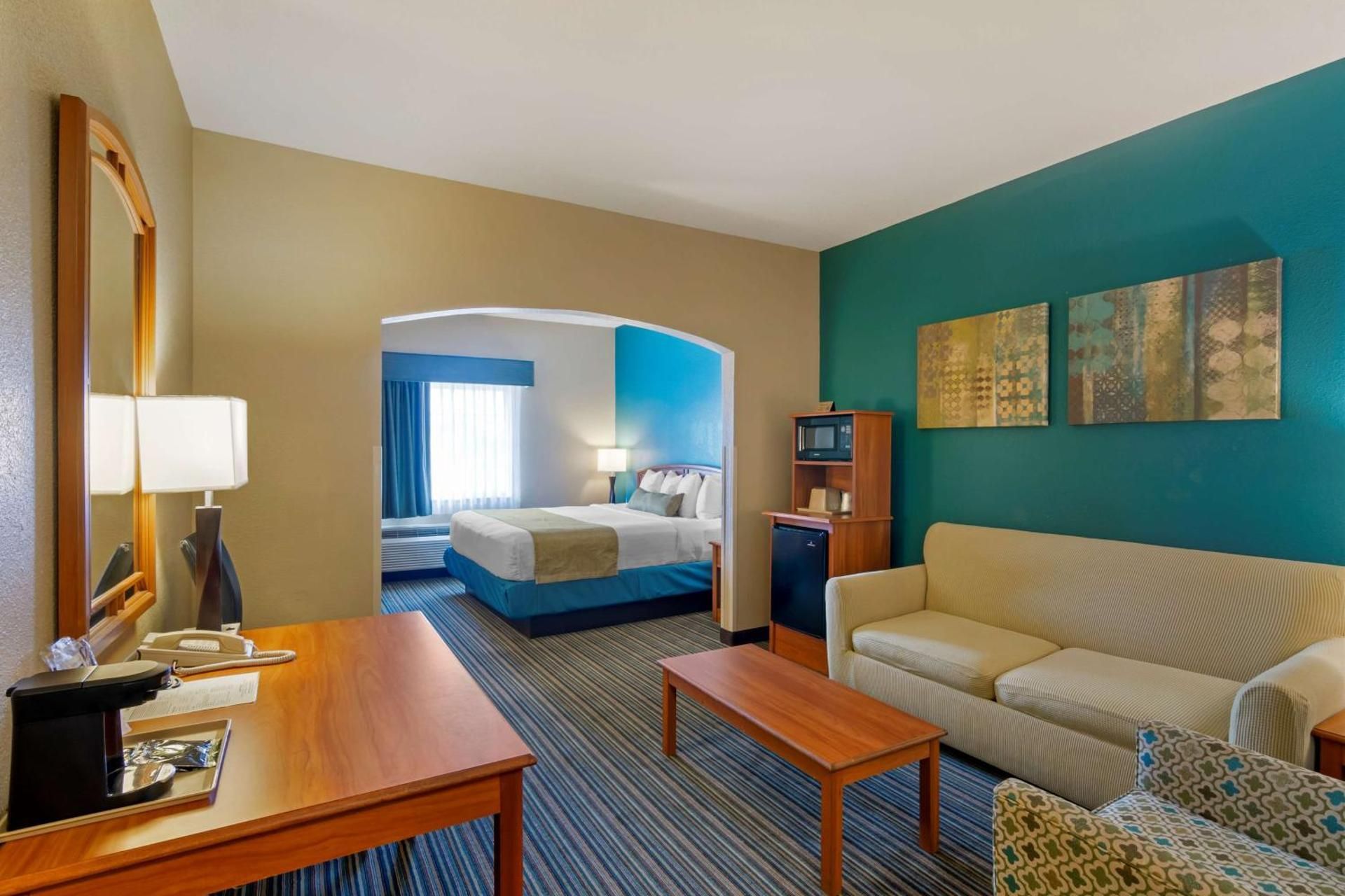 Suite - 1 King Bed, Nonsmoking, Oversized Room, Sofabed, Wireless