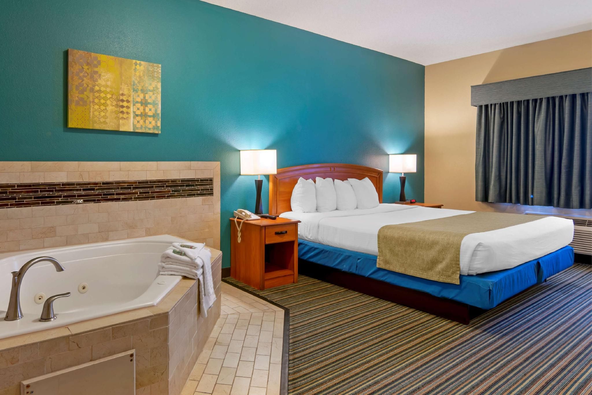 1 King Bed, Nonsmoking, Jacuzzi
