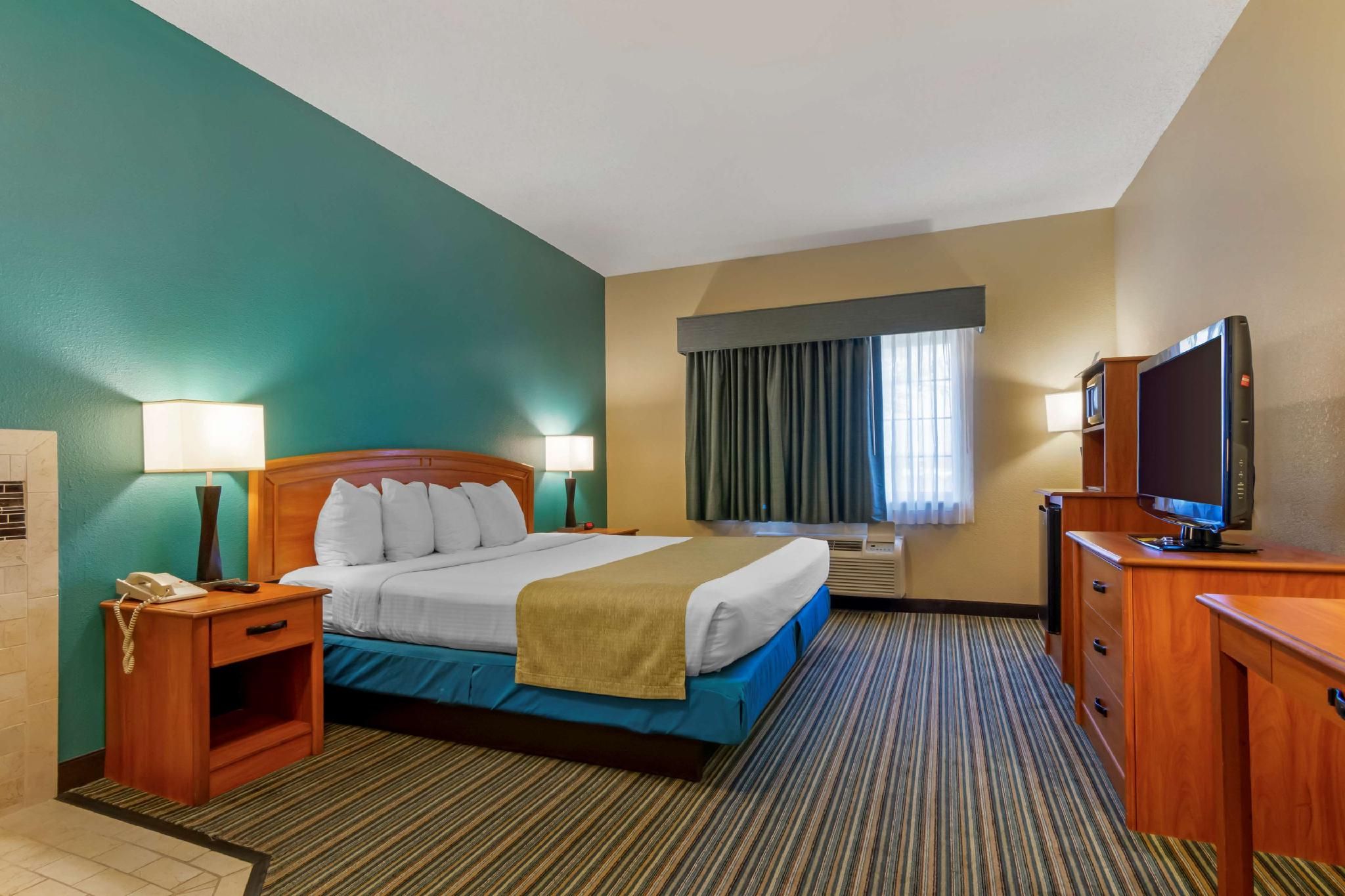 1 King Bed, Nonsmoking, Jacuzzi