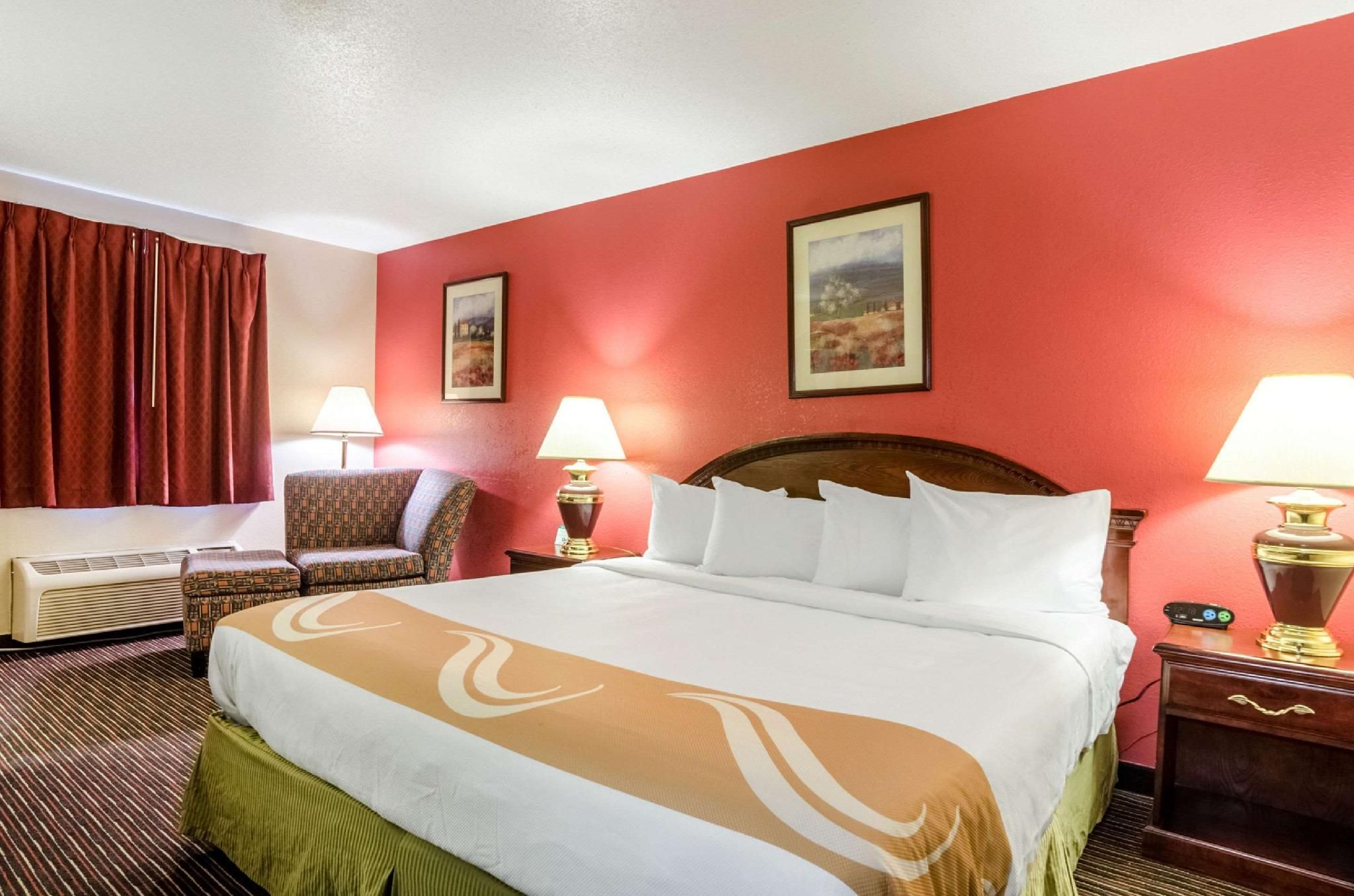 1 King Bed, Nonsmoking, Accessible