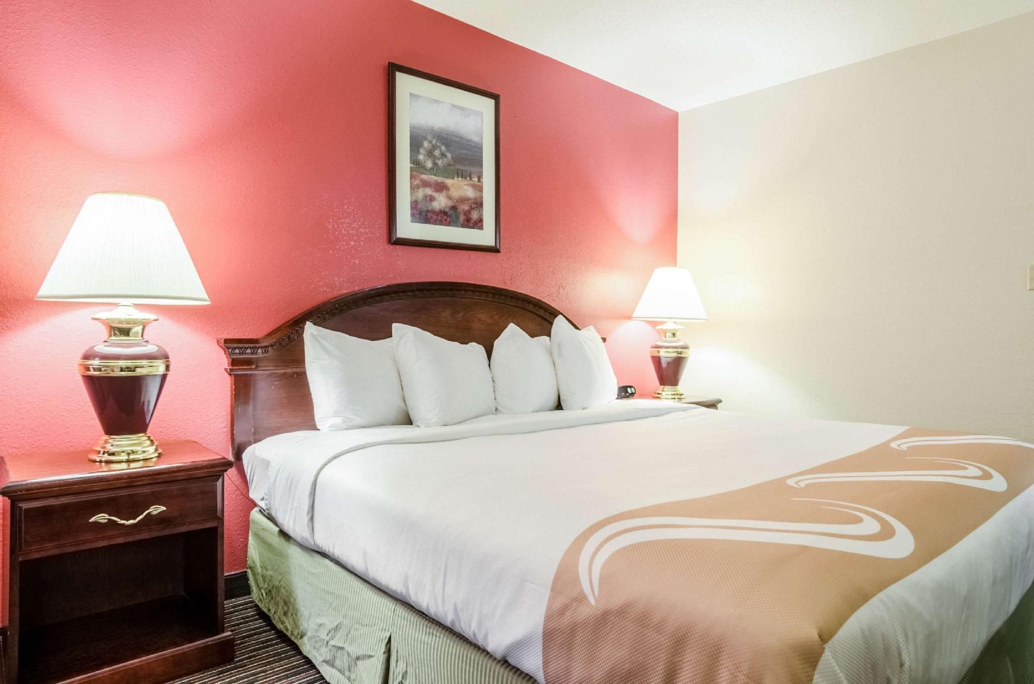 1 King Bed, Nonsmoking, Accessible