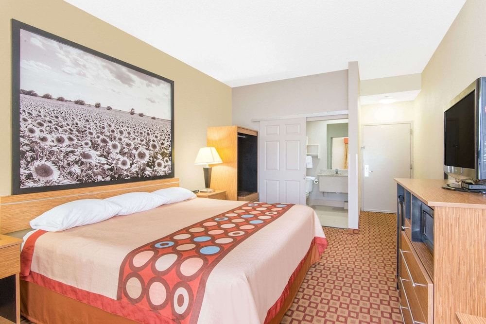 Room, 1 King Bed, Accessible, Non Smoking (Mobility)