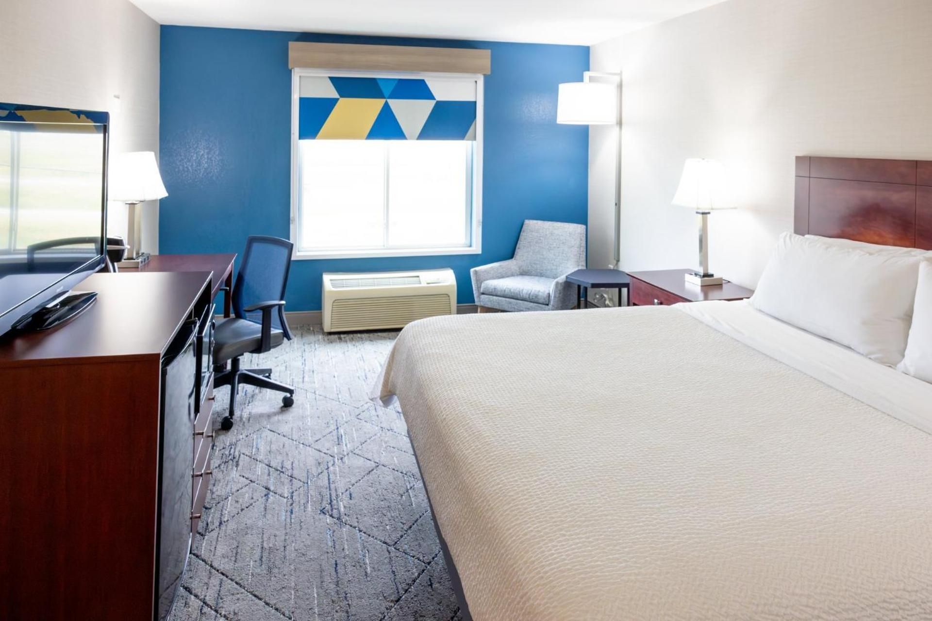 1 King Bed Mobility Accessible Tran Shower Non-Smoking