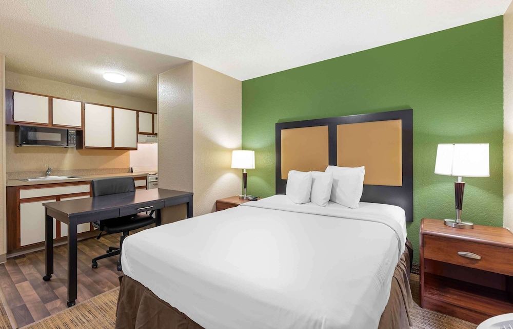 Deluxe Studio, 1 Queen Bed with Sofa bed, Non Smoking