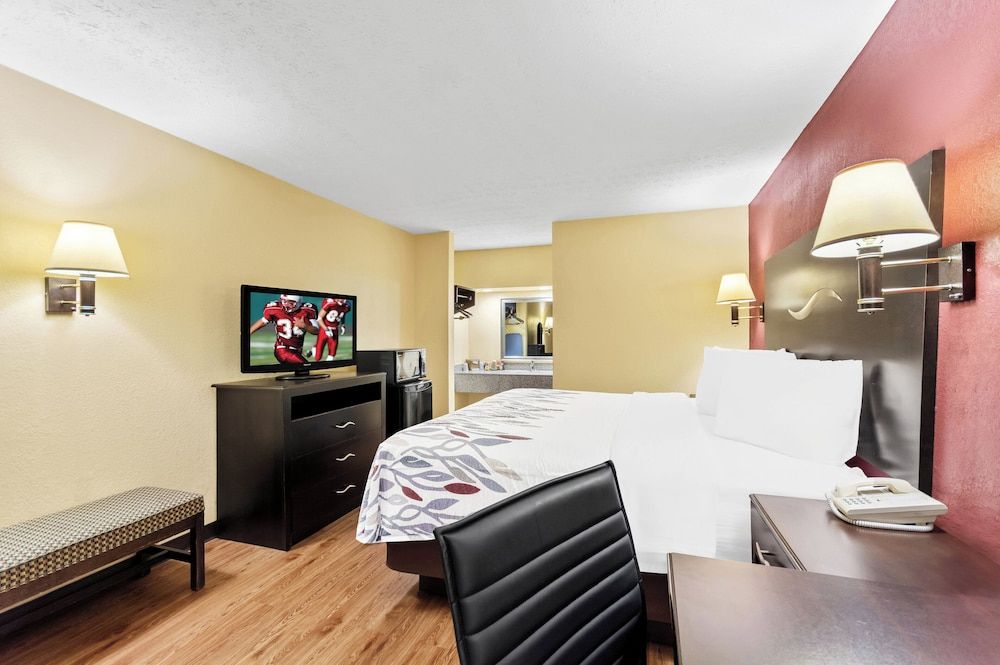 Red Roof Inn Berea Superior Room, 1 King Bed, Non Smoking