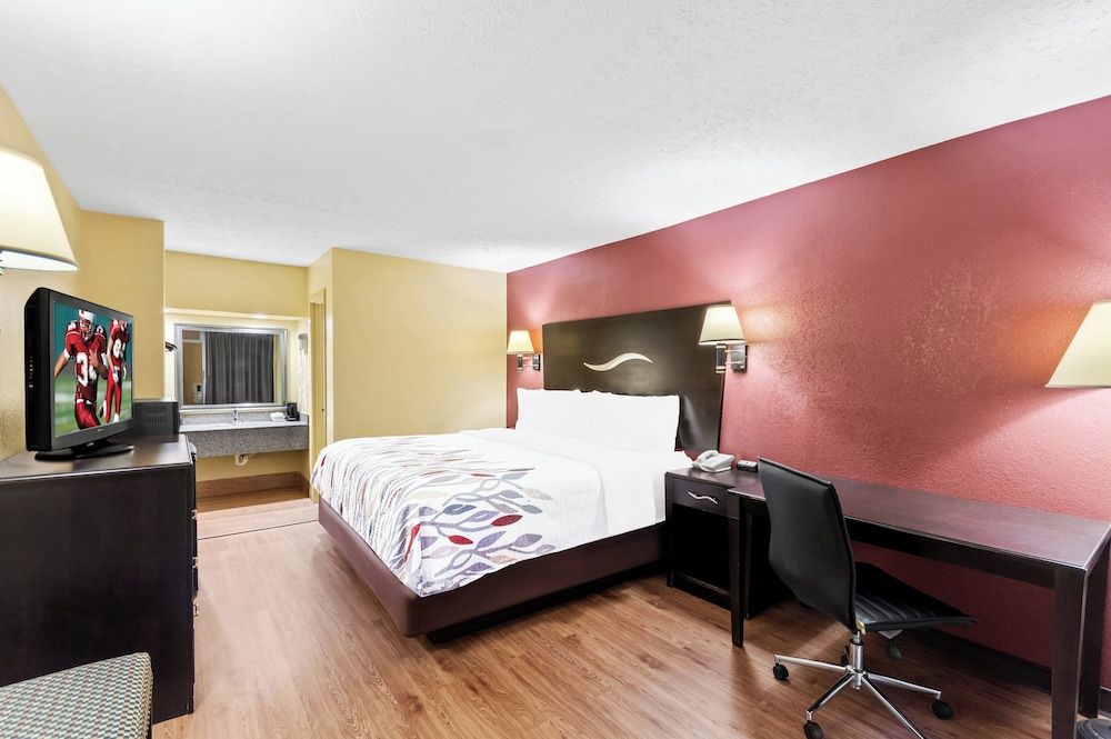Red Roof Inn Berea Superior Room, 1 King Bed, Non Smoking 2