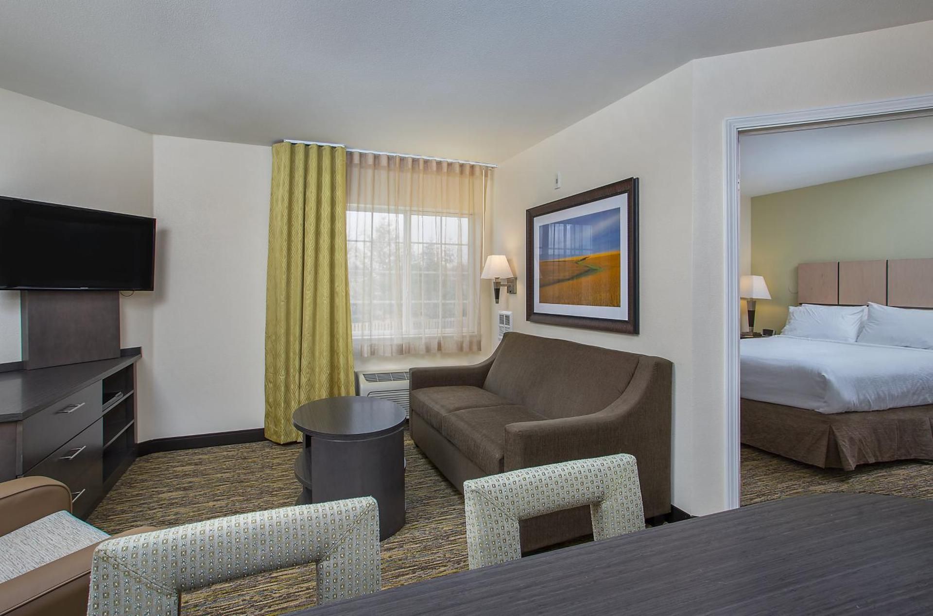 Queen Room with Bath Tub - Mobility Accessible - Non-Smoking