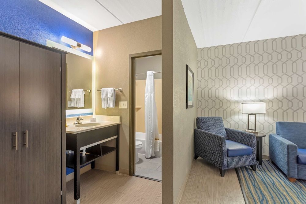 Best Western Plus Bowling Green Suite, 2 Queen Beds, Non Smoking, Refrigerator & Microwave (1st Floor;with Single Sofabed) 3