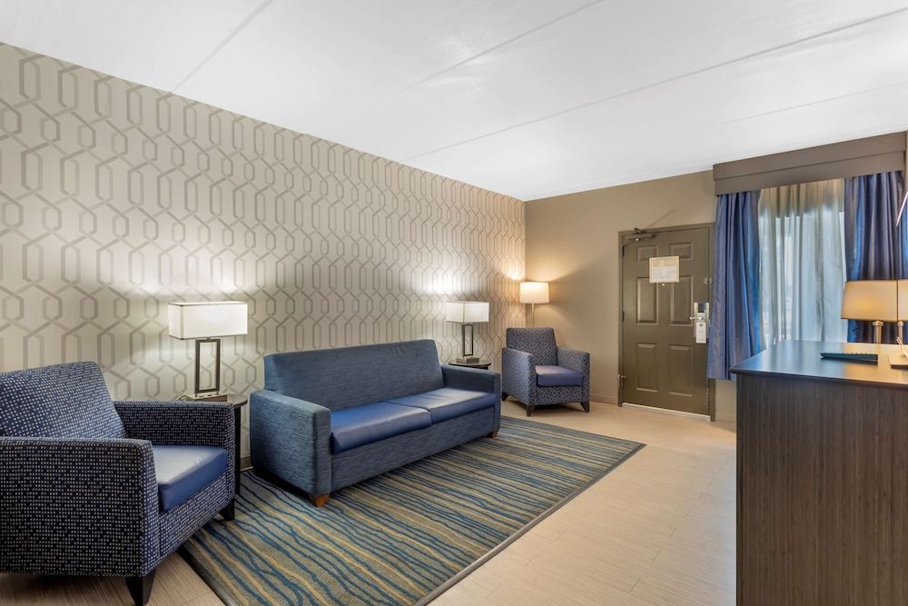 Best Western Plus Bowling Green Suite, 2 Queen Beds, Non Smoking, Refrigerator & Microwave (1st Floor;with Single Sofabed) 5