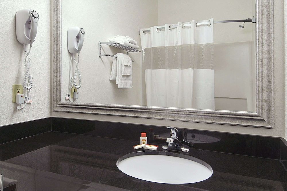 Standard Room, 1 Queen Bed