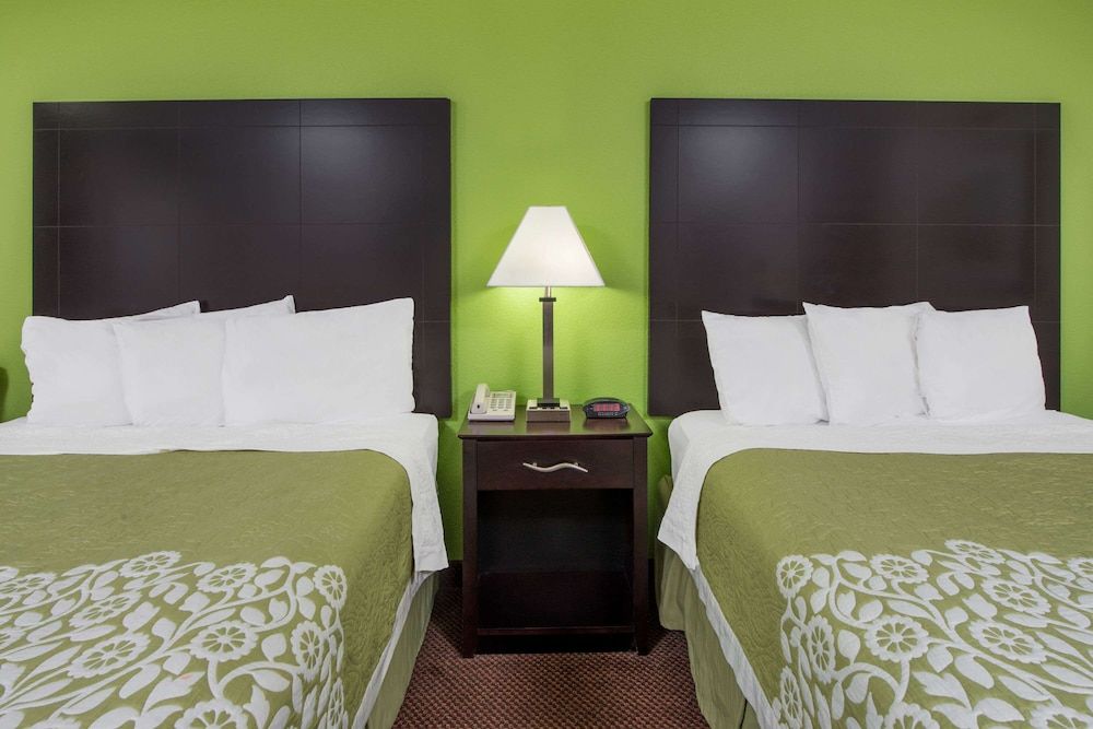 Standard Room, 2 Queen Beds, Non Smoking