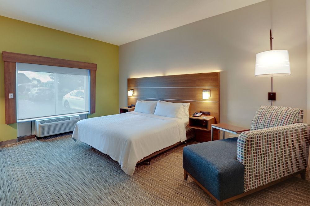Suite, 1 King Bed, Accessible (Communications)