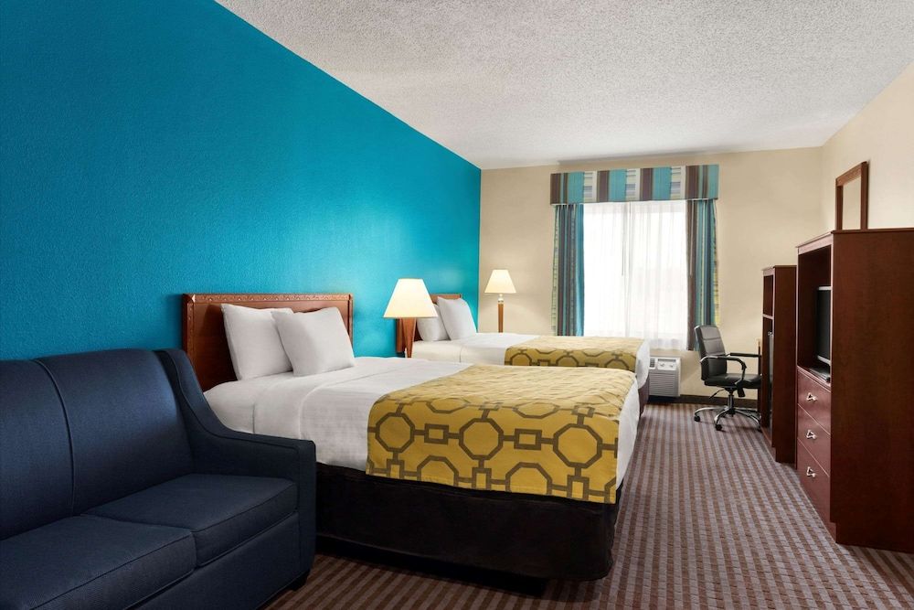 Deluxe Room, Multiple Beds, Non Smoking (2 Queen Beds with Sofa Bed)