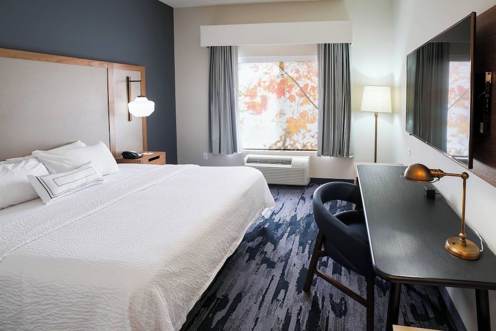 Room, 1 King Bed, Non Smoking (Hearing Accessible)