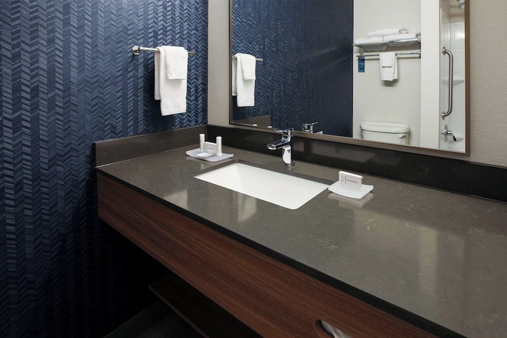 Room, 1 King Bed, Non Smoking (Hearing Accessible)