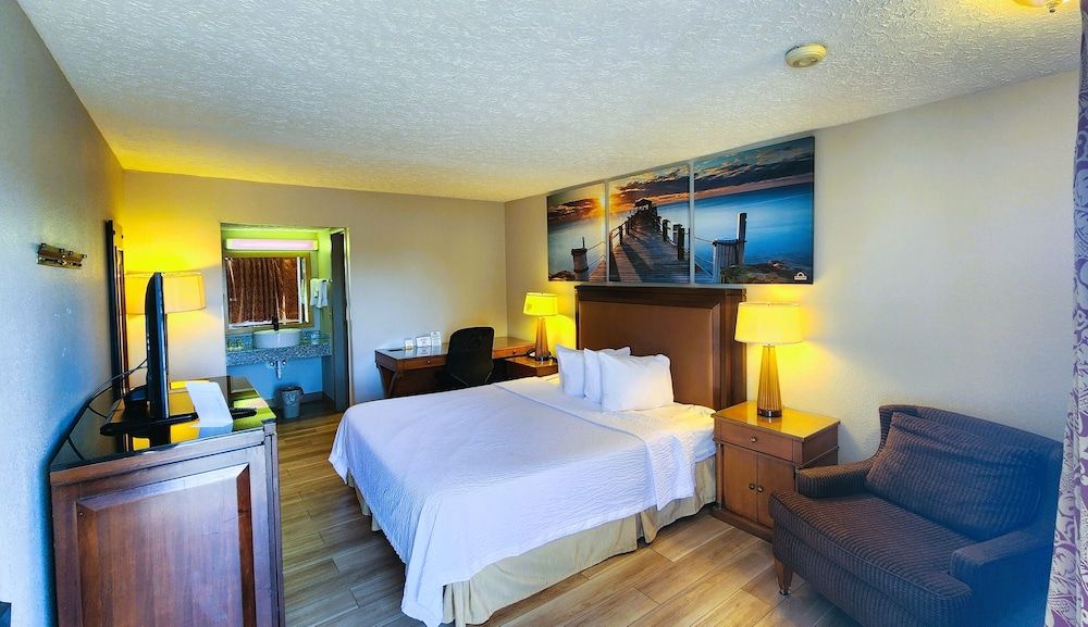 Room, 1 King Bed, Non Smoking (Remodeled)
