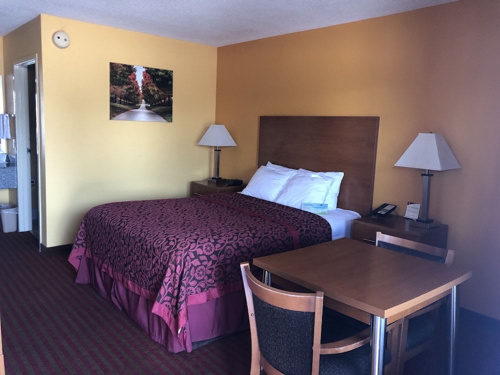 Standard Room, 1 Queen Bed, Smoking