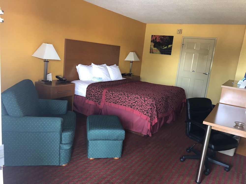 Room, 1 King Bed, Accessible, Smoking
