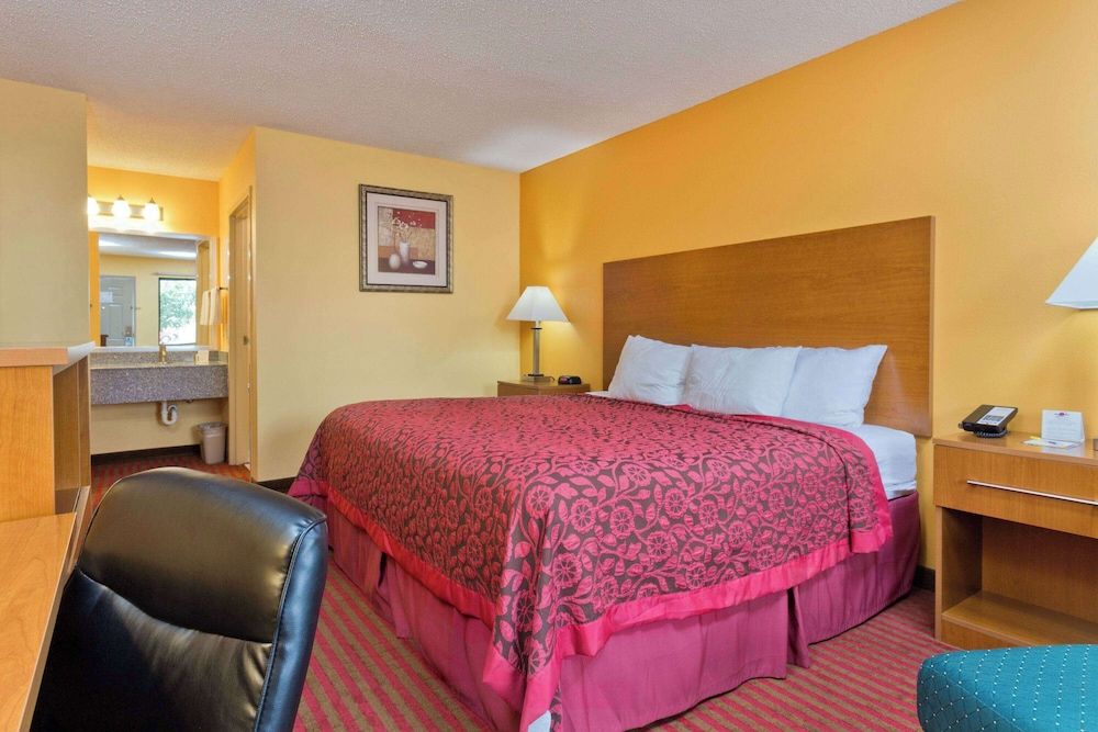 Standard Room, 1 King Bed, Non Smoking