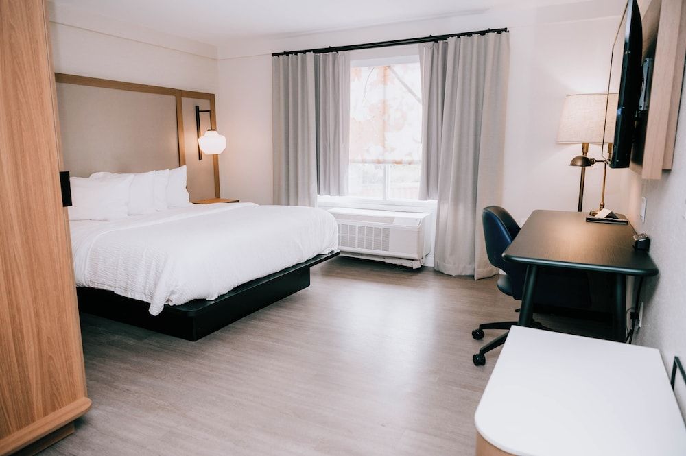 Room, 1 King Bed, Non Smoking