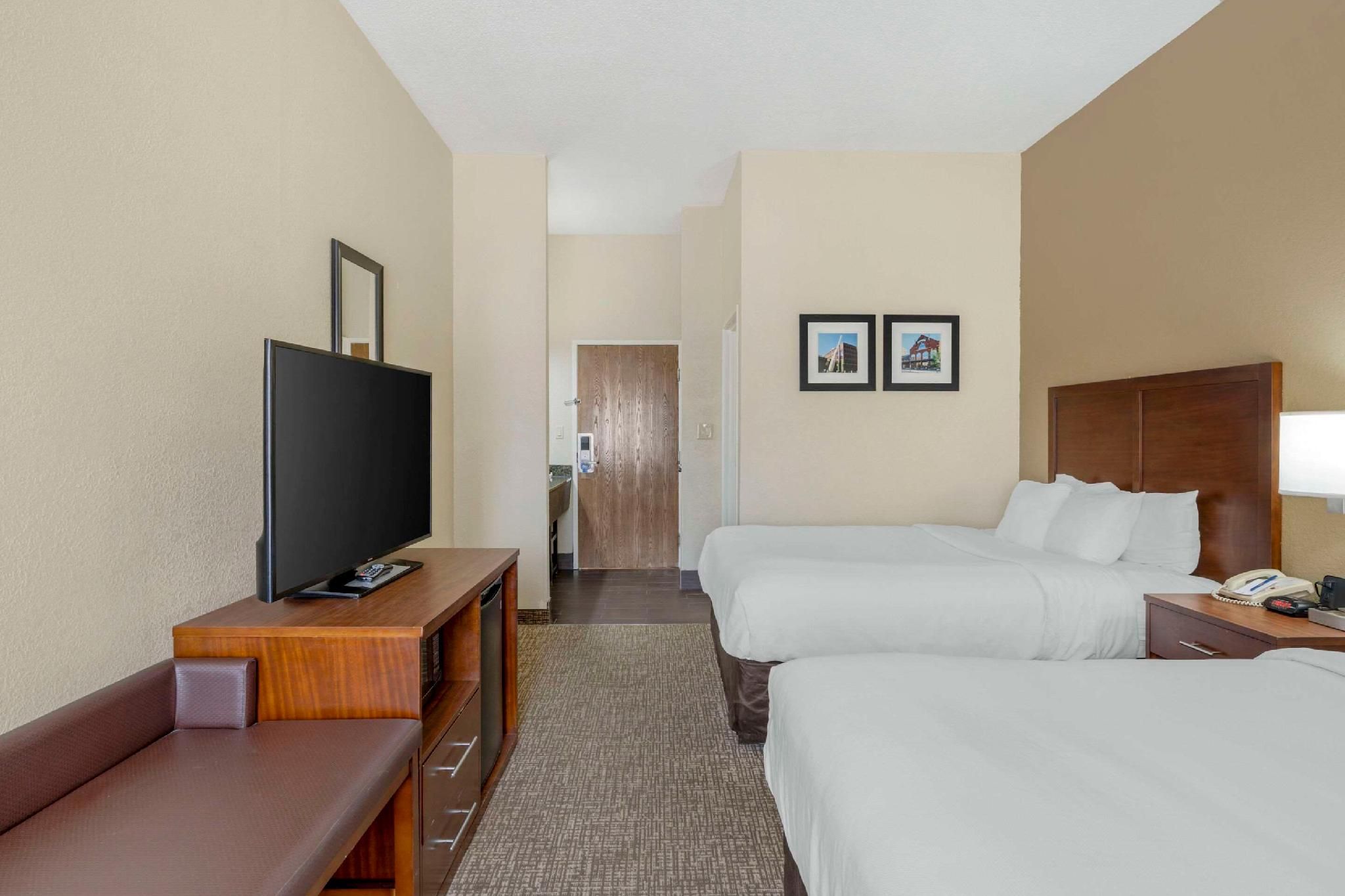 2 Queen Beds, Nonsmoking, Accessible