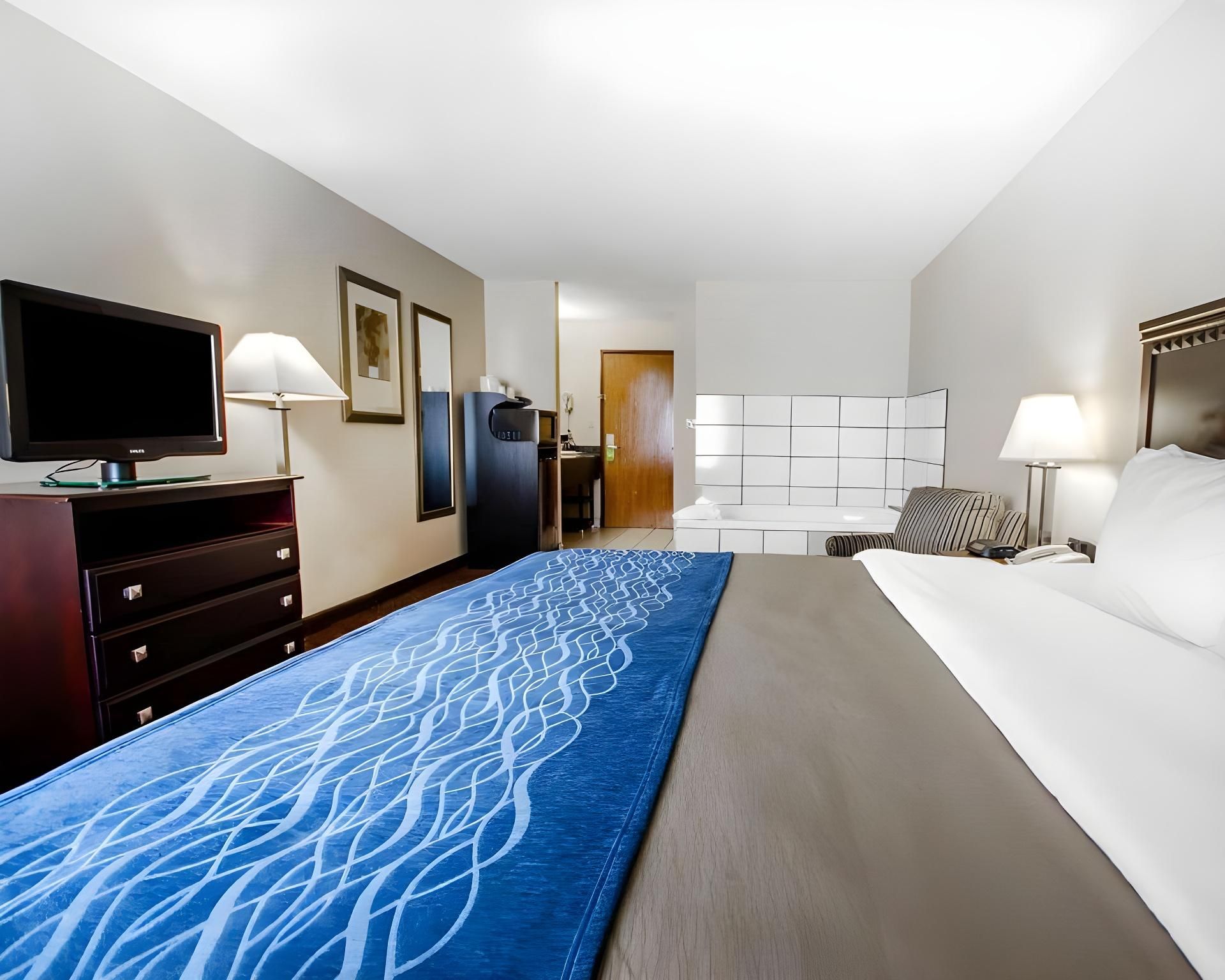 1 King Bed, Suite, Nonsmoking