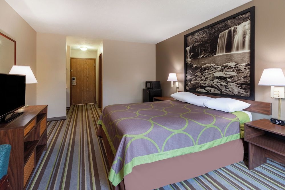 Standard Room, 1 Queen Bed
