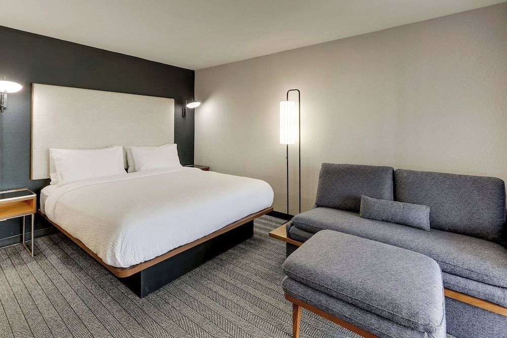 Room, 1 King Bed with Sofa bed, Non Smoking