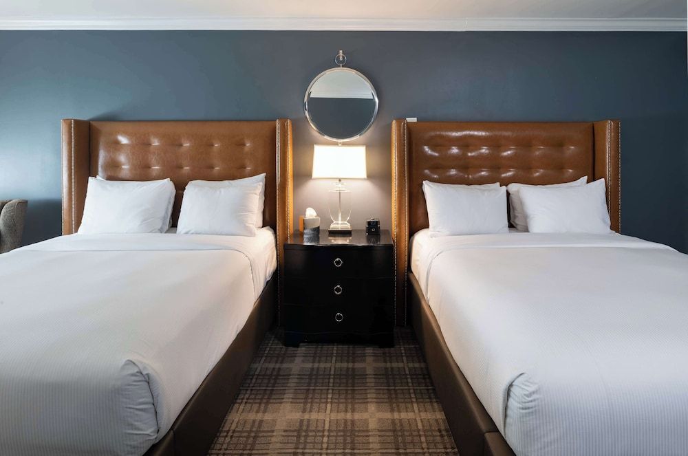 Room, 2 Queen Beds, Accessible (Roll In Shower)