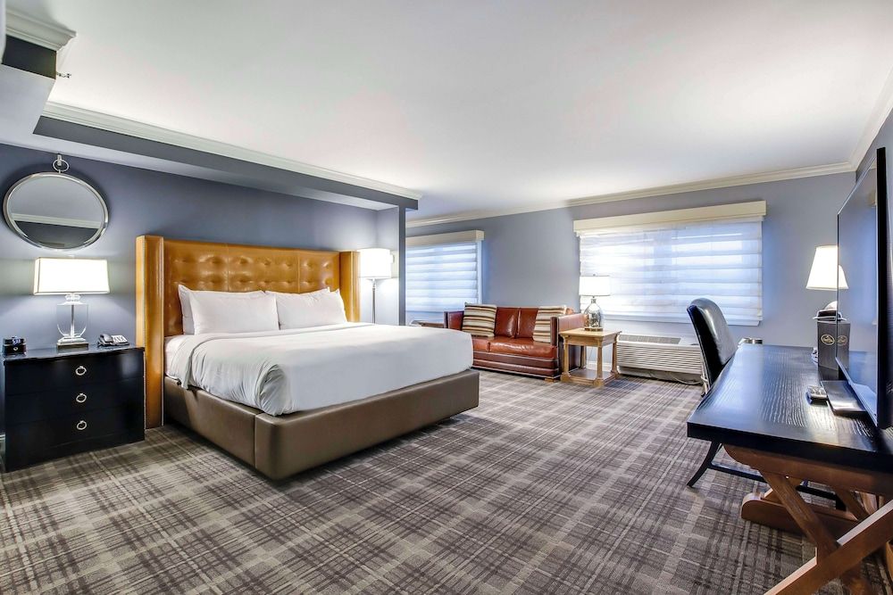Suite, 1 King Bed (Yearling Studio)