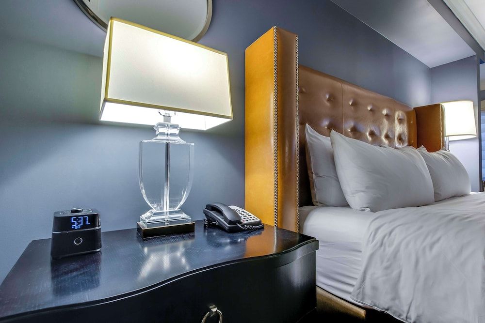 Suite, 1 King Bed (Yearling Studio)