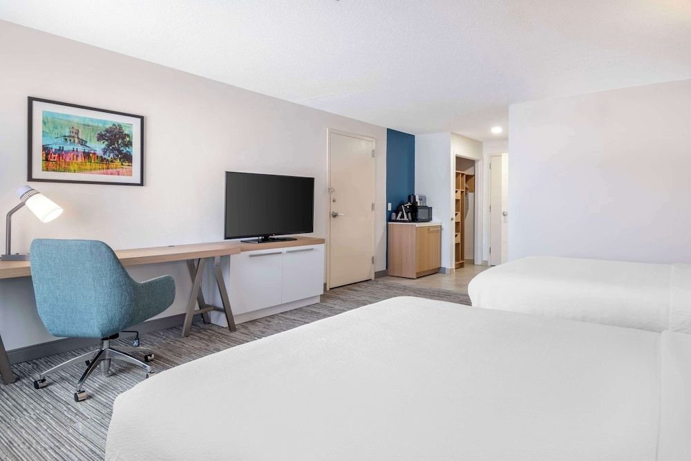 Room, Accessible, Non Smoking (Hearing Impaired/Roll-in Shower)