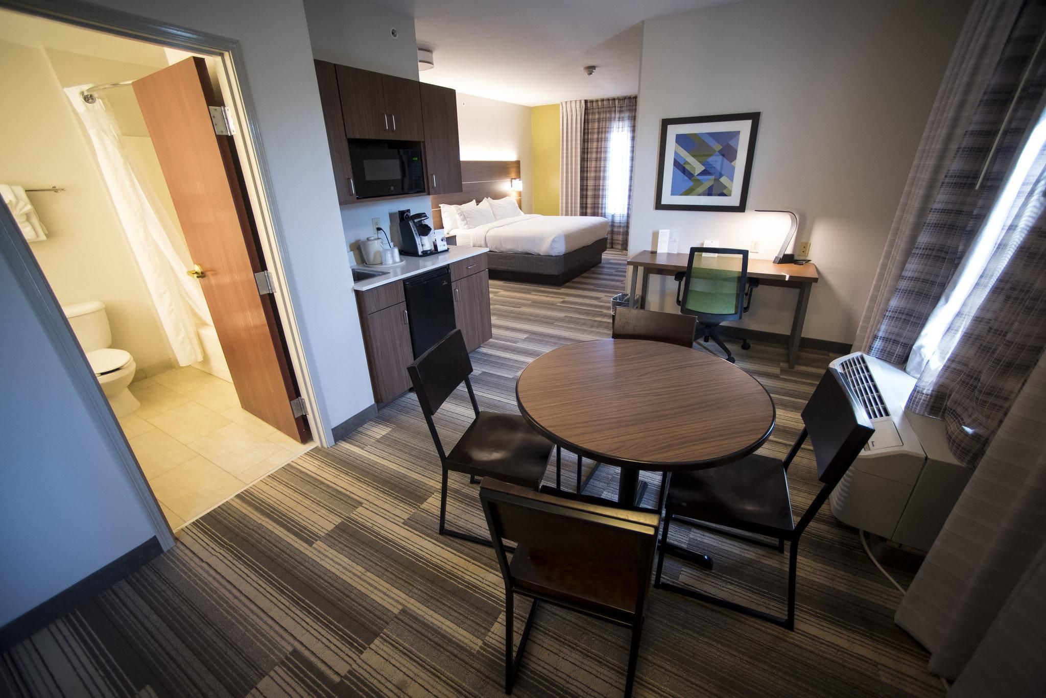 1 King Bed Suite Extra Floor Space