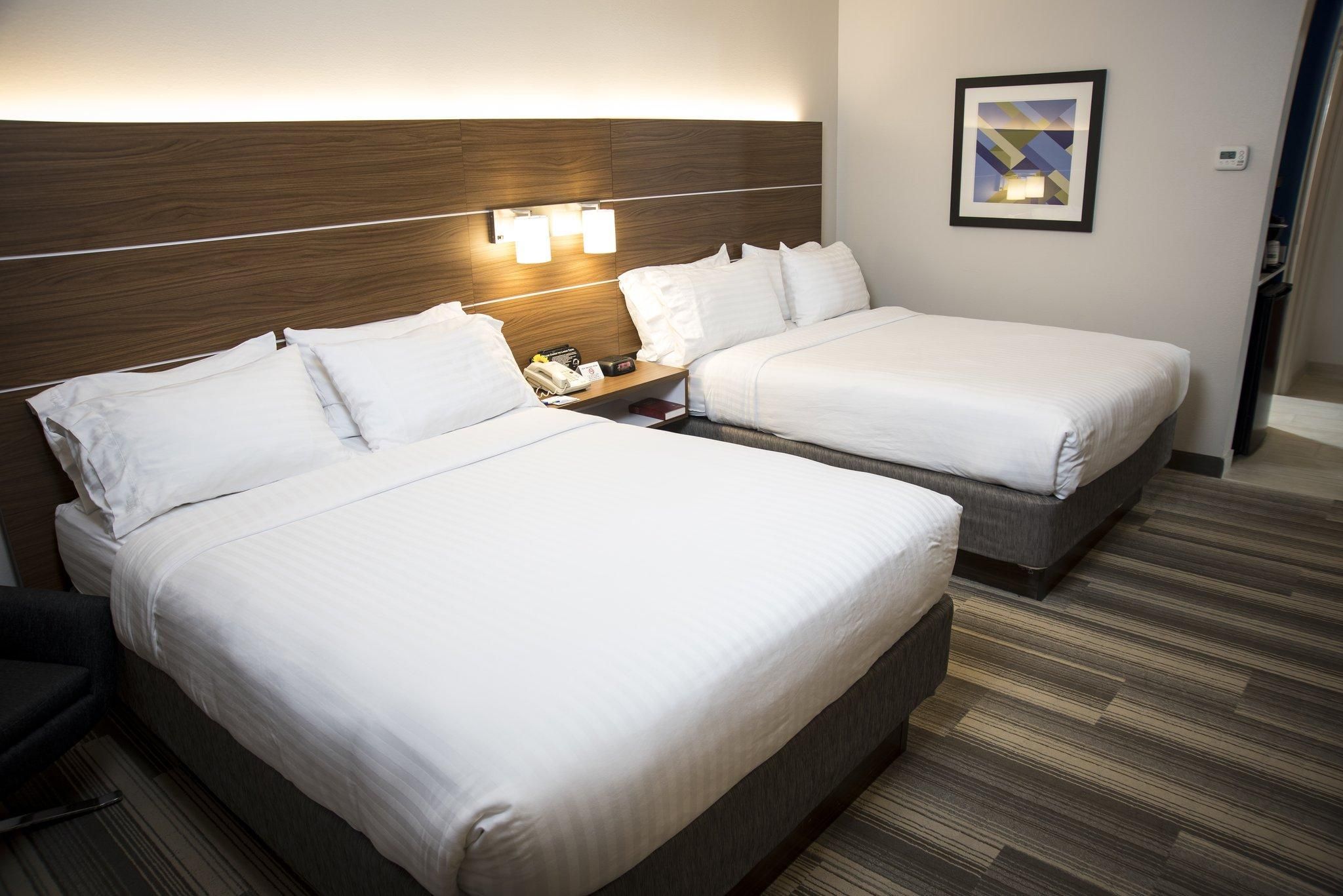 2 Queen Beds Standard