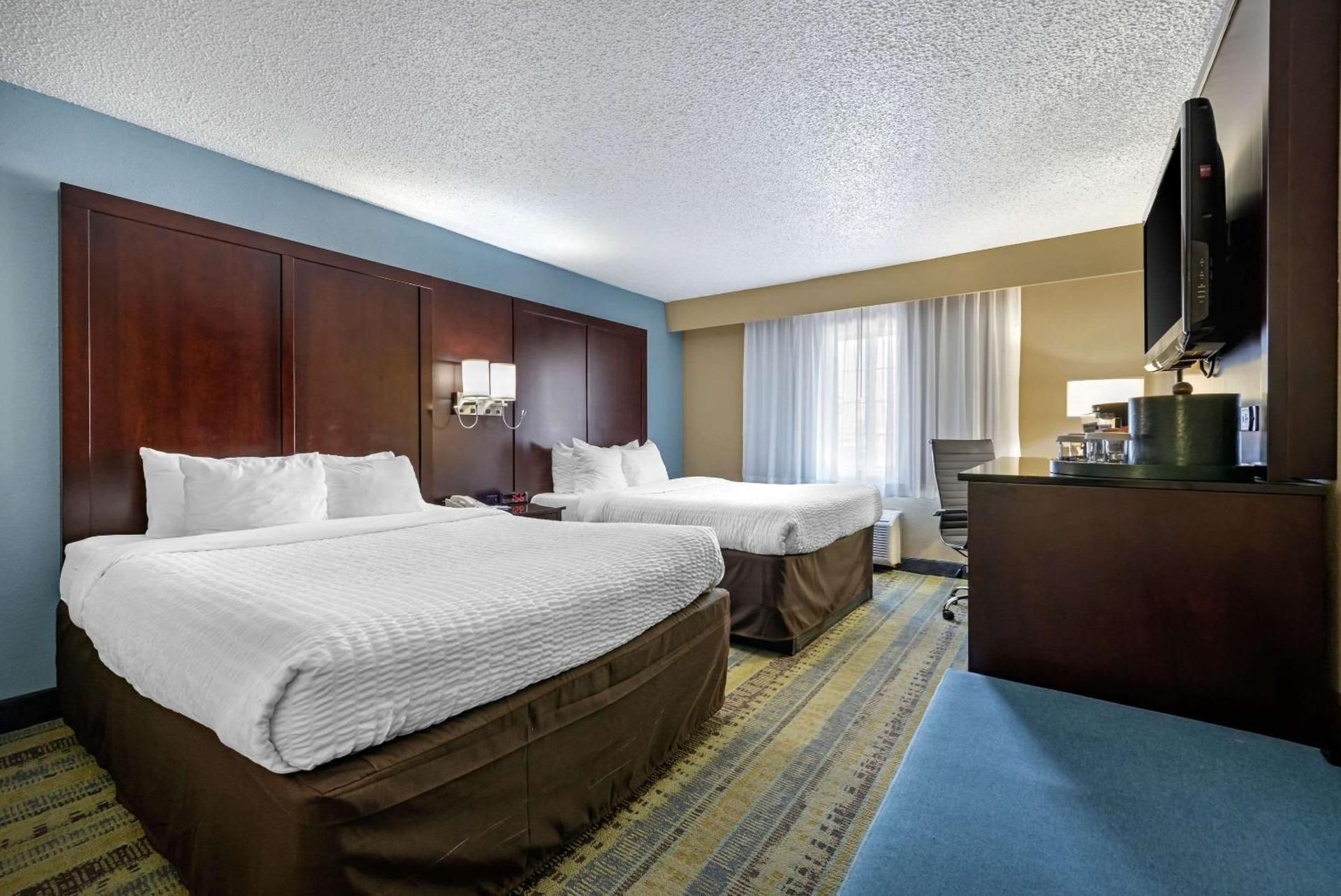 Quadruple Room with Two Queen Beds - Non Smoking/Pet Friendly