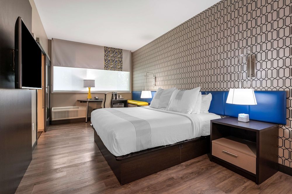 Standard Room, 1 King Bed, Non Smoking, Refrigerator