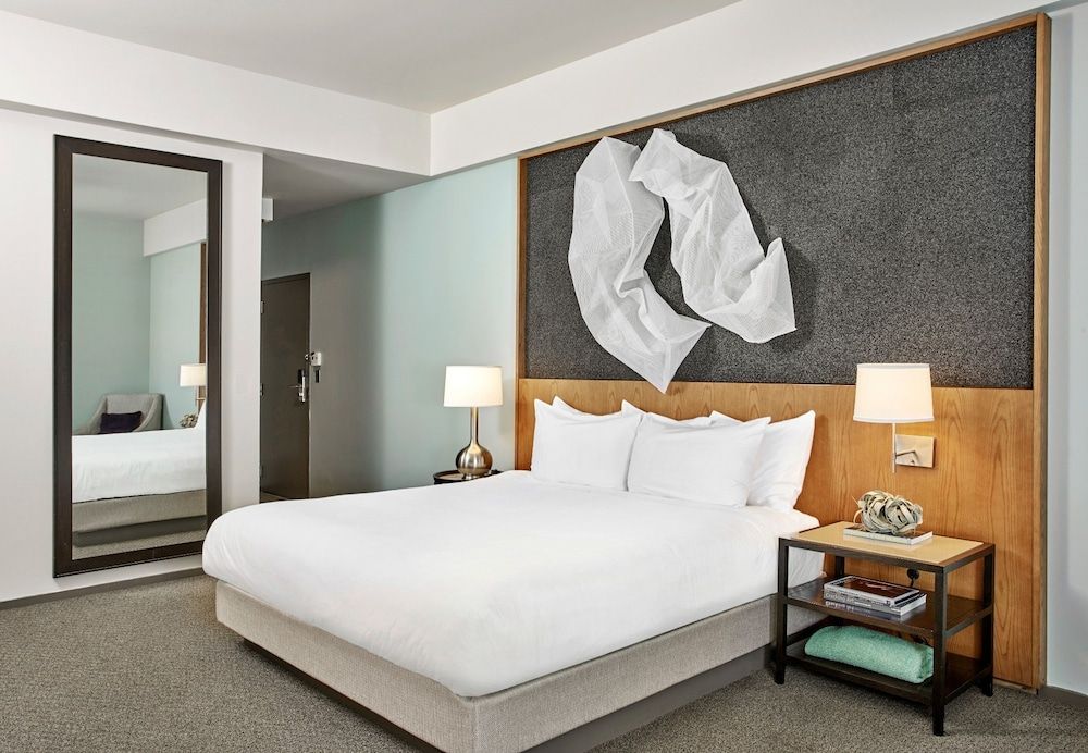 Deluxe Room, 1 King Bed, Accessible
