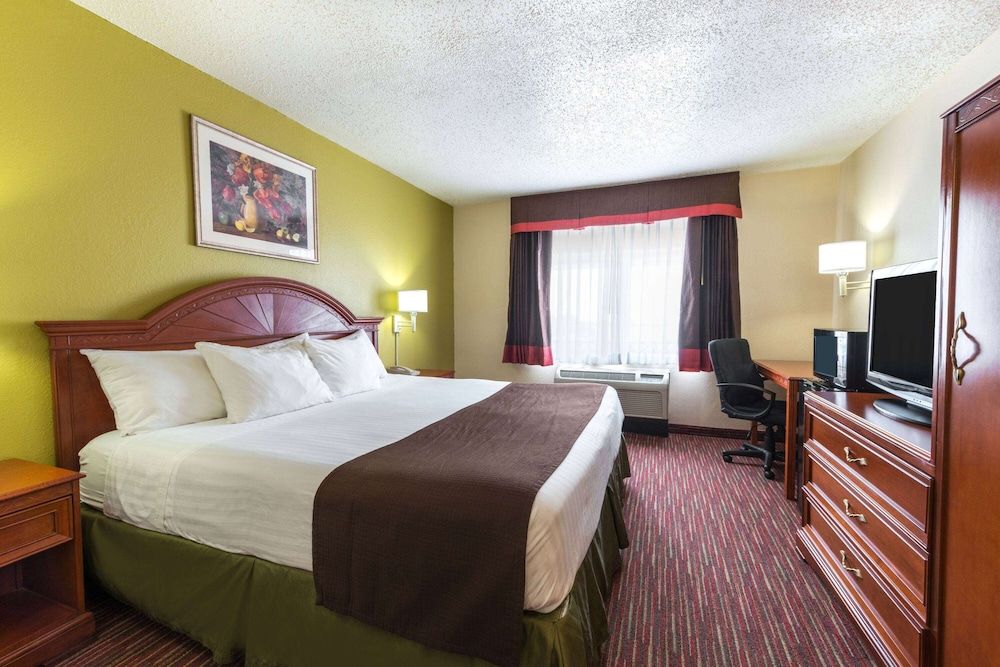 Standard Room, 1 King Bed