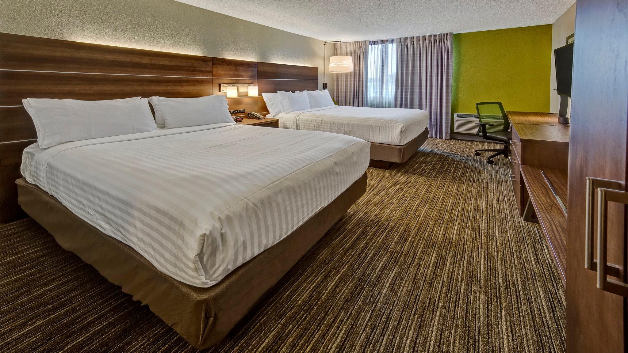 2 Queen Beds Standard Comm Accessible