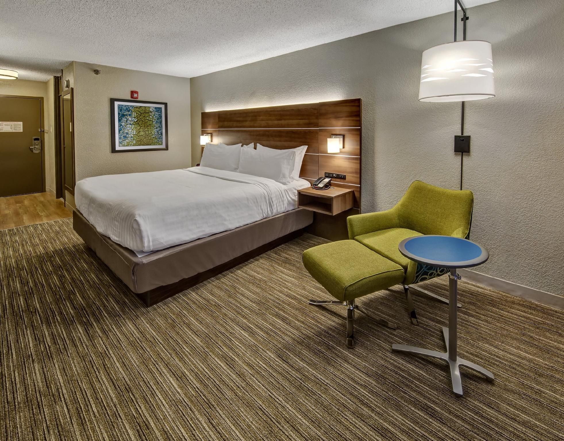 1 King Bed Standard Comm Accessible