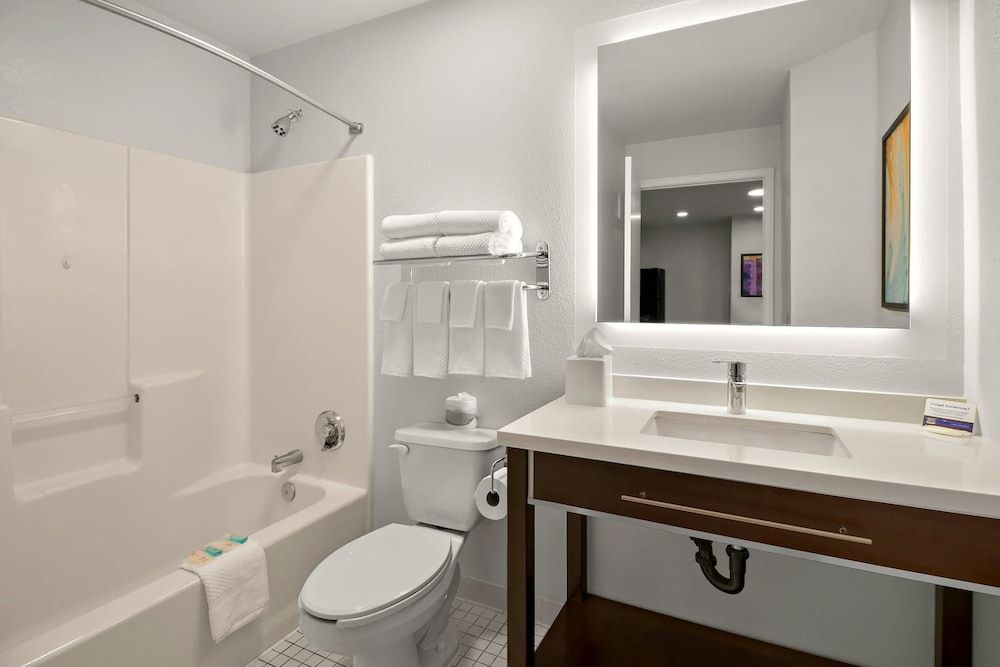Suite, 1 Queen Bed with Sofa bed, Non Smoking