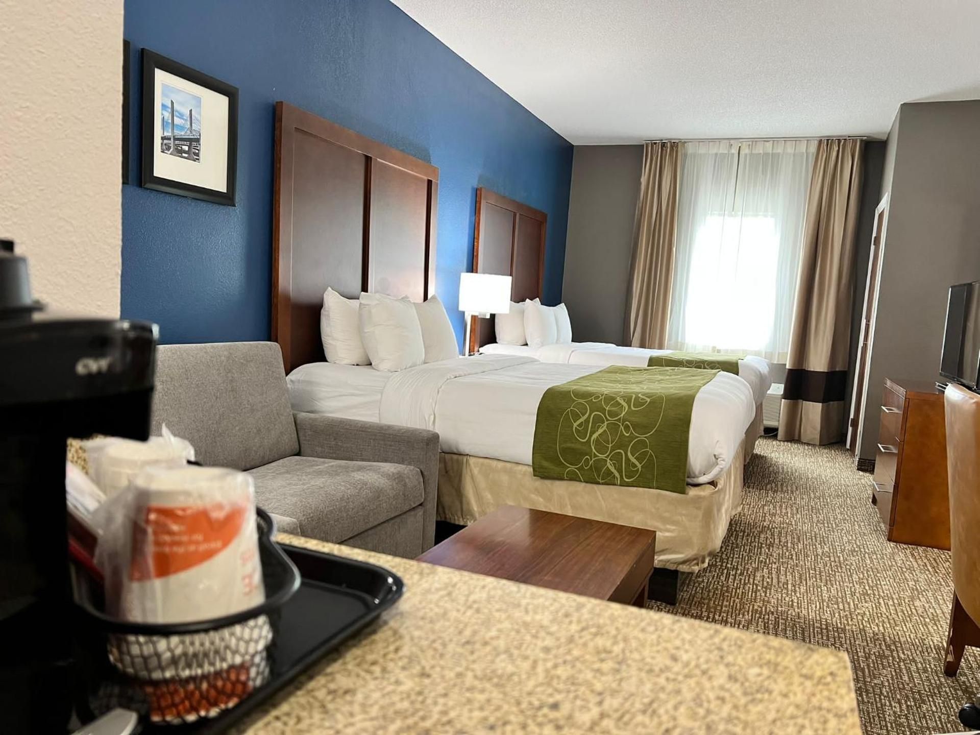2 Queen Beds, Suite, Nonsmoking