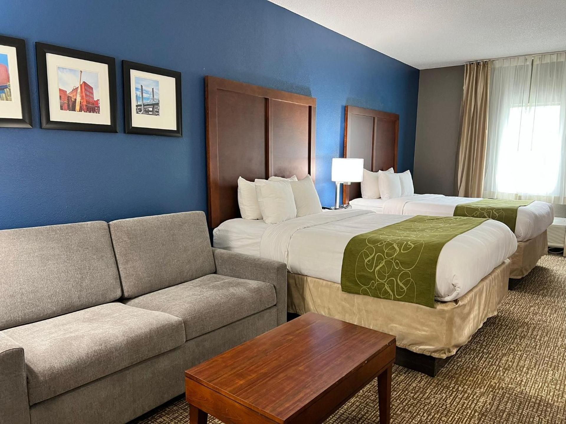 2 Queen Beds, Suite, Nonsmoking