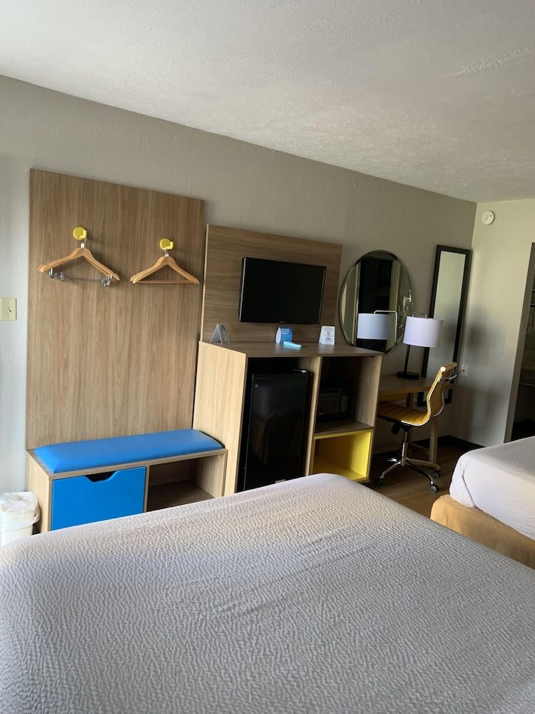 Standard Room, 2 Queen Beds, Non Smoking