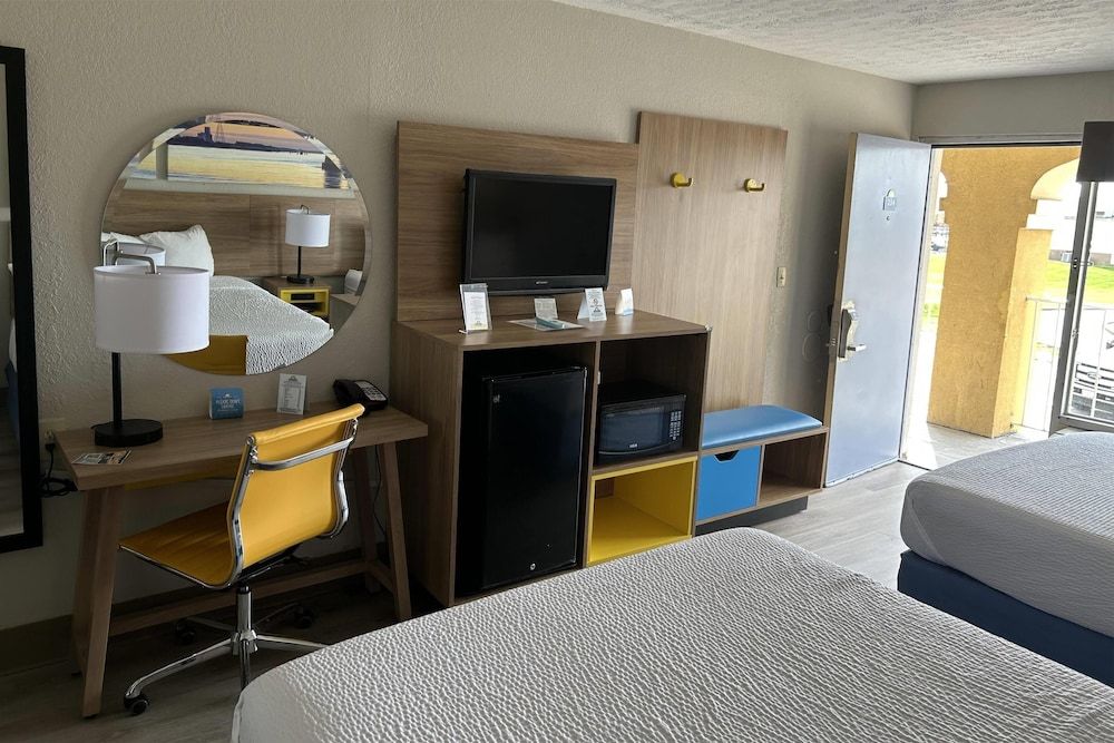 Room, 2 Queen Beds, Non Smoking