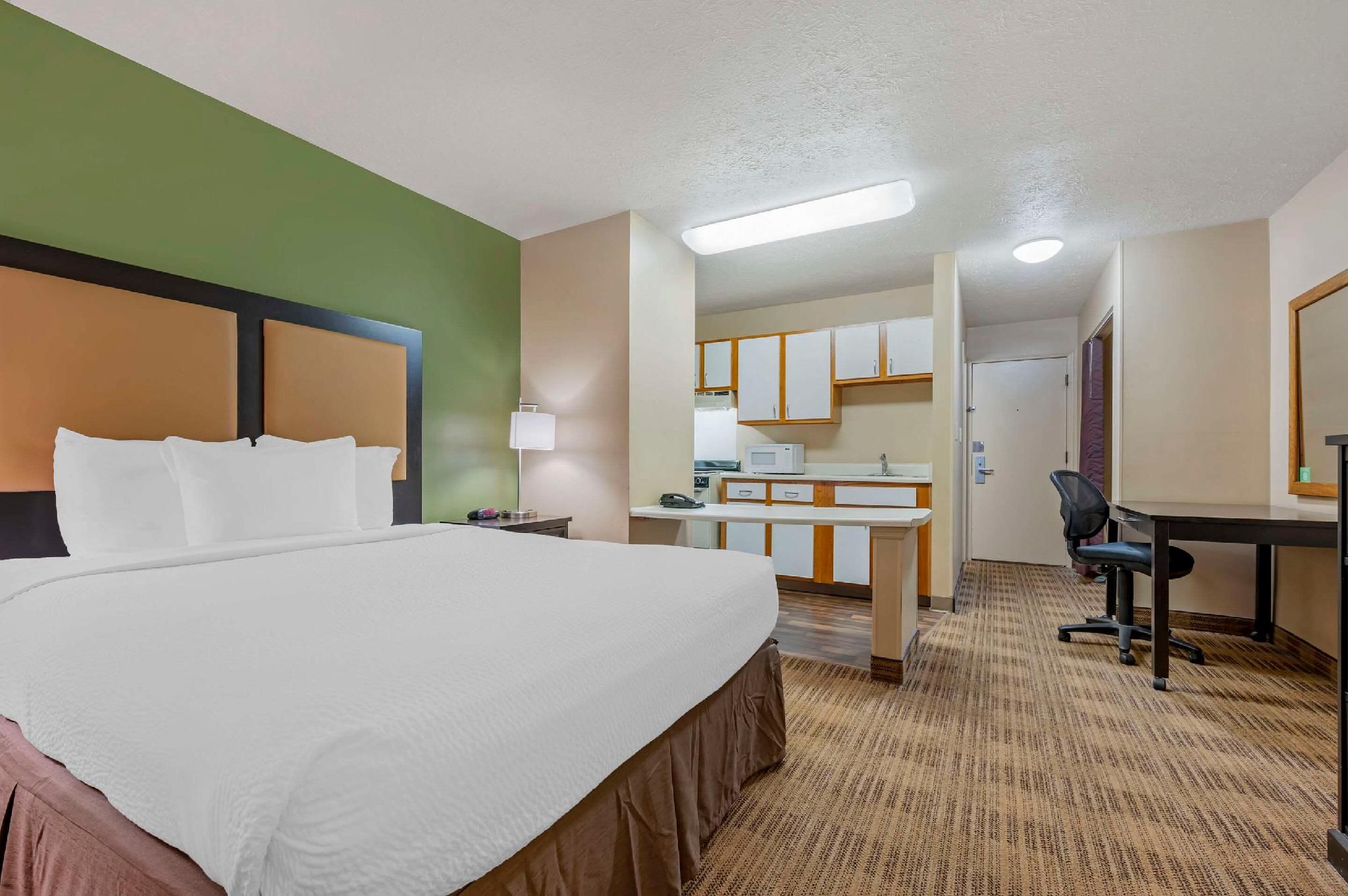 1 Queen Bed, Efficiency, Nonsmoking