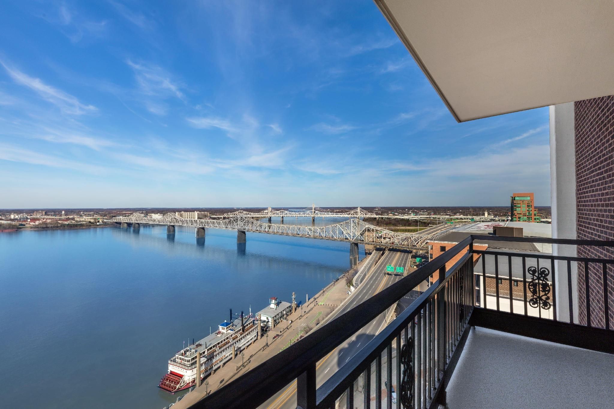 Deluxe Waterview 1-Bedroom Suite, West Tower, 2 Queens, Non-Smoking
