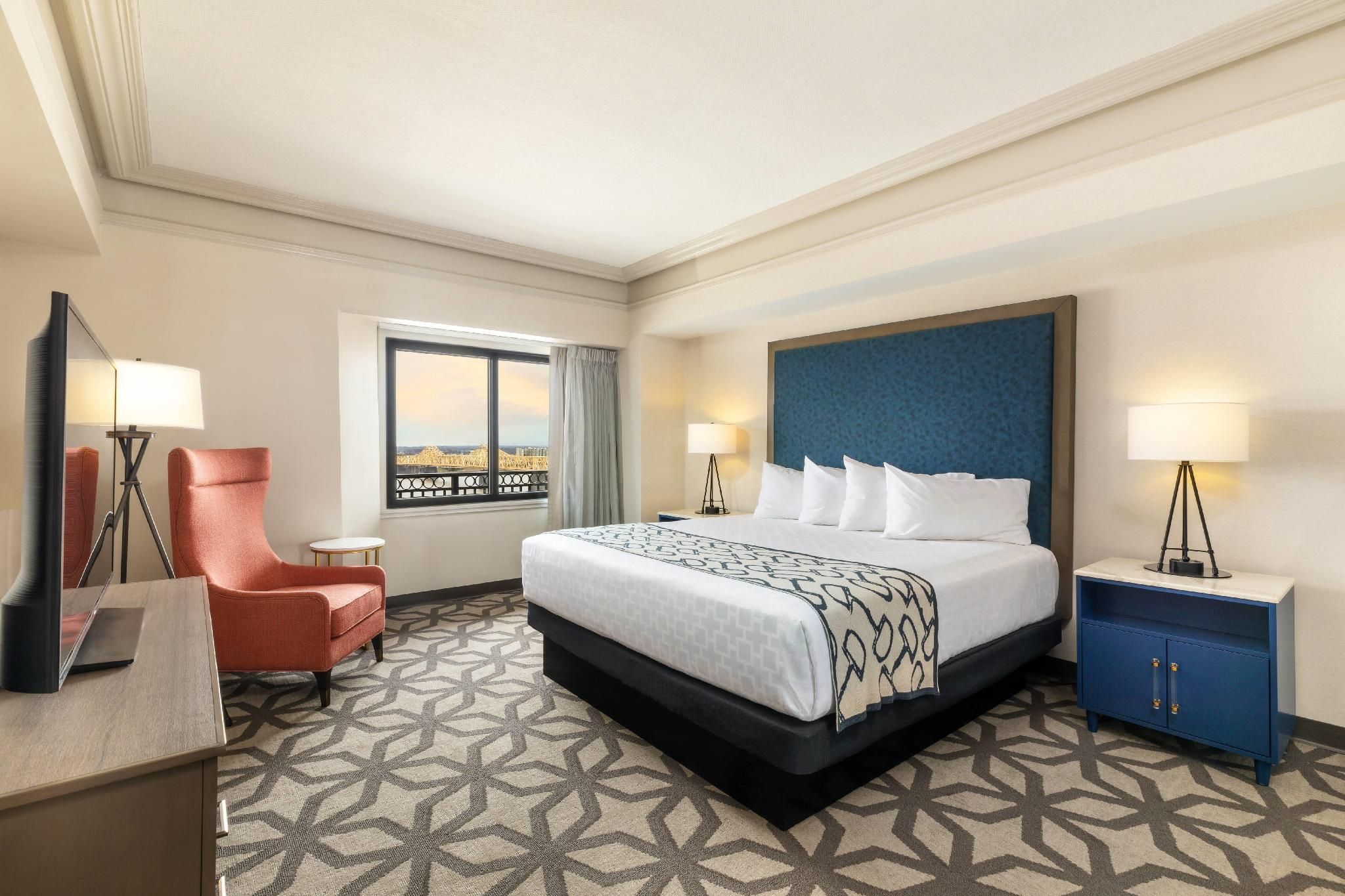 Deluxe Room, East Tower, 1 King, Non-Smoking