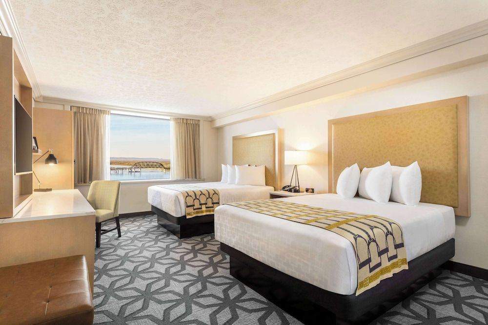 Deluxe Room, 2 Queen Beds, Non Smoking (West Tower)