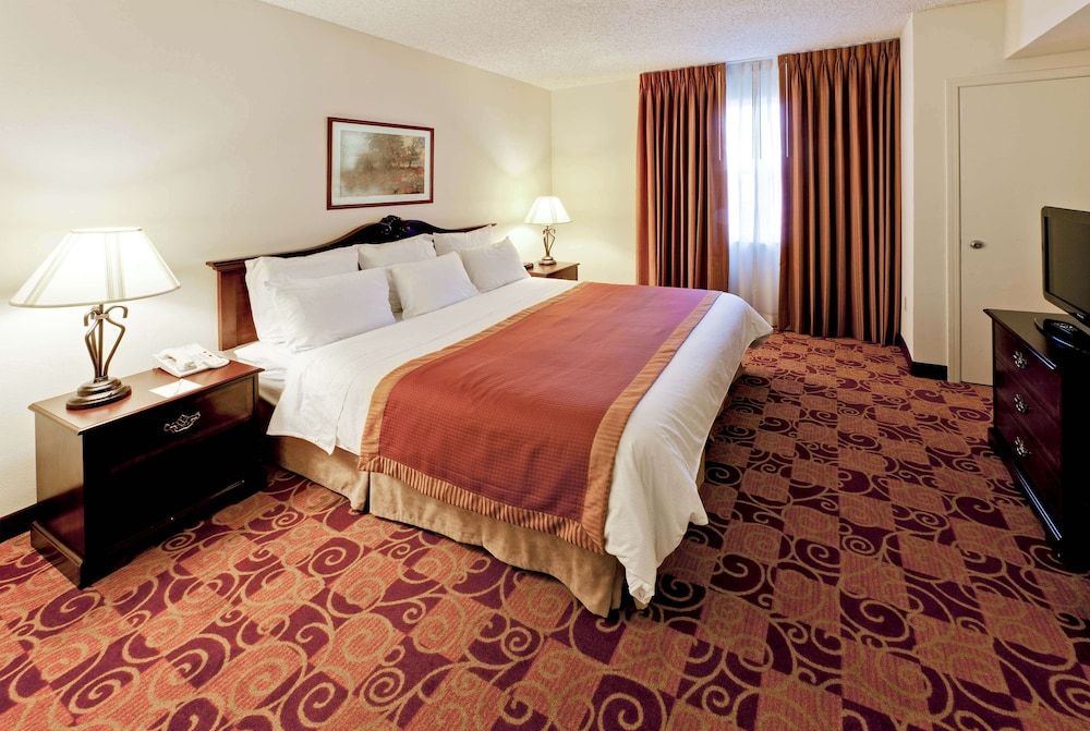 Suite, 1 King Bed, Accessible, Non Smoking (One-Bedroom)